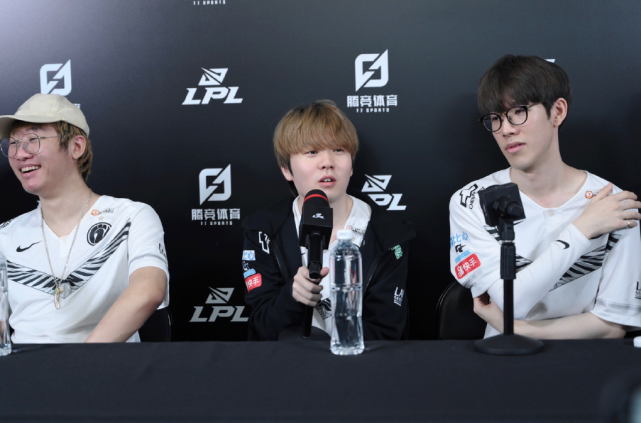 球员间的默 球员间的默